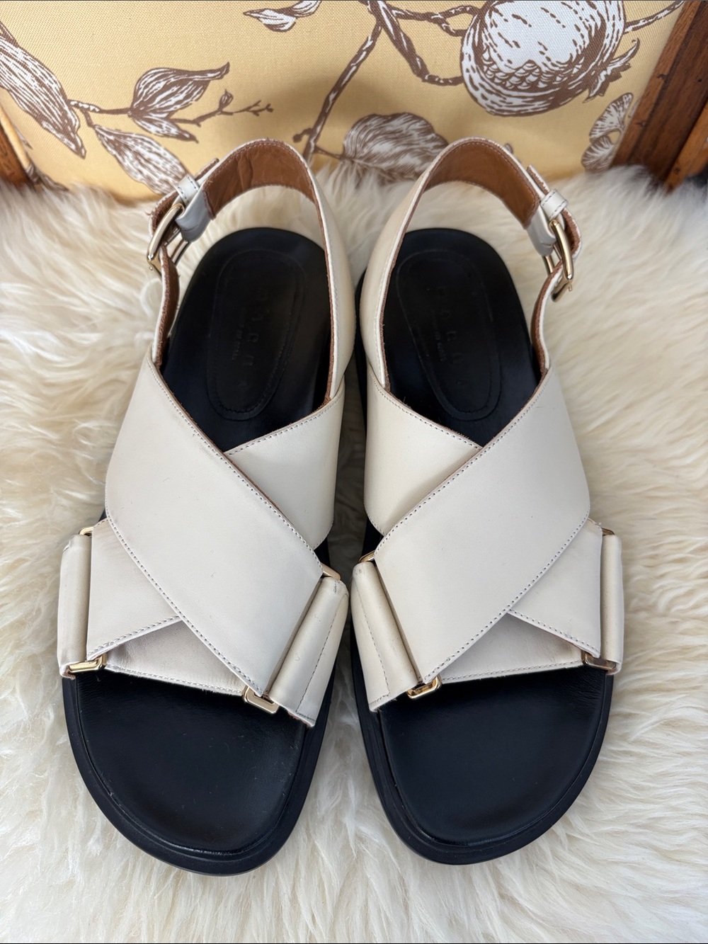 MARNI Off-White Leather
Fussbett Sandals